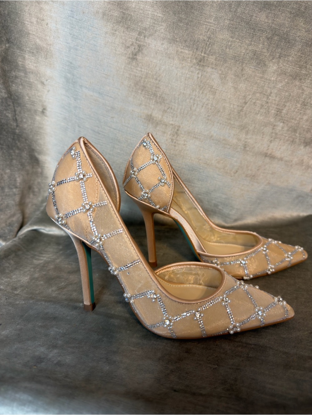 Betsey Johnson NEW Women's Cruze Rhinestone/ Pearl Embellished Pumps Sz 5 Nude